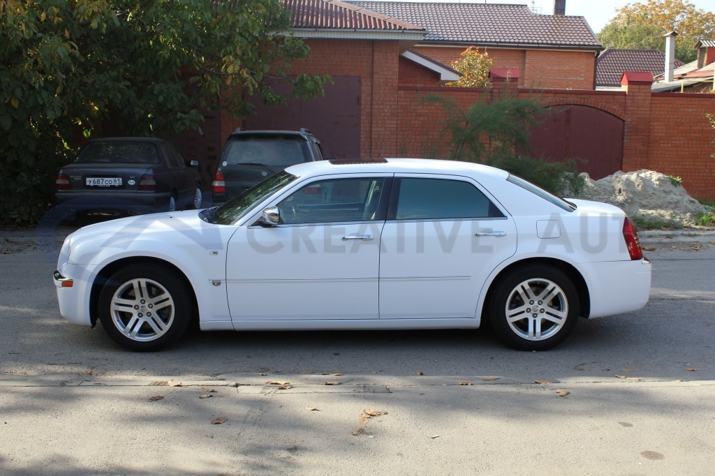 Белый мат Chrysler 300C