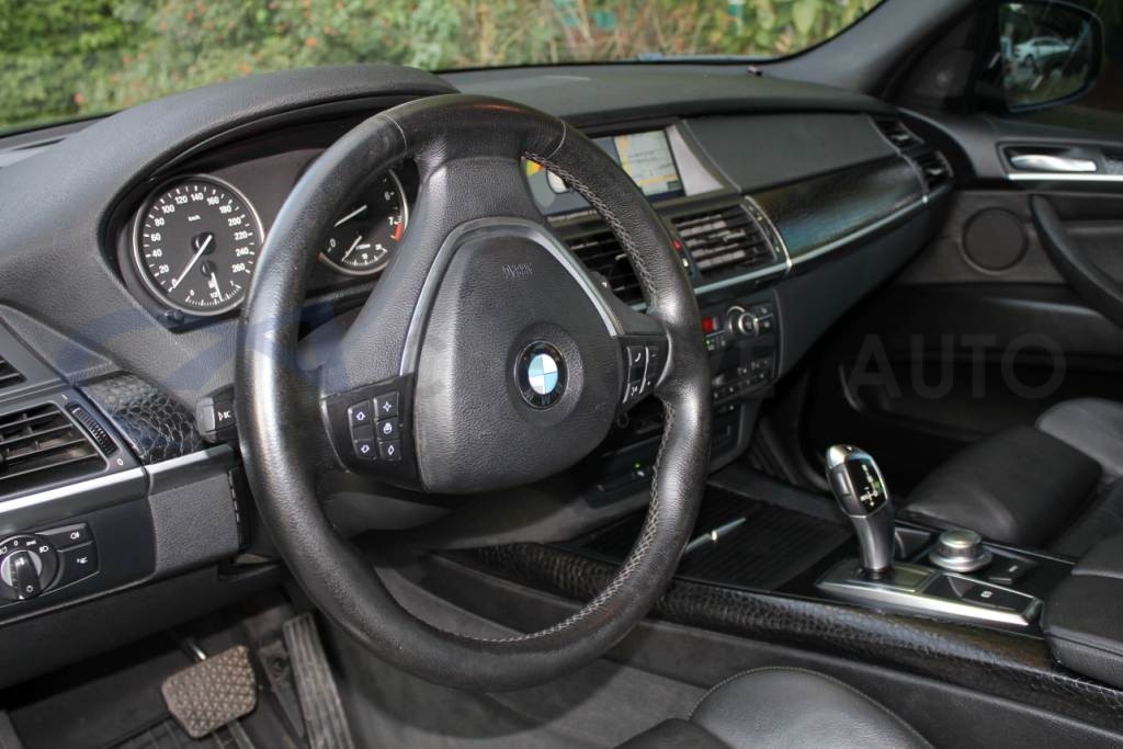 Черная кожа аллигатора, неполированный алюминий HEXIS BMW X5